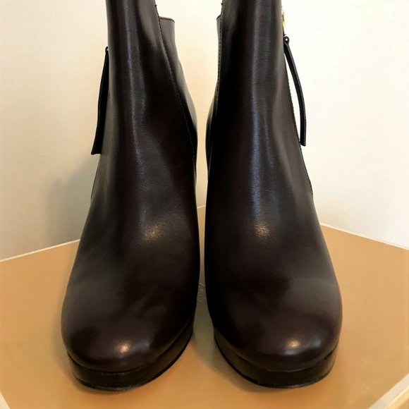 Michael Kors Clara Bootie - NEVER WORN - Picture 4 of 10